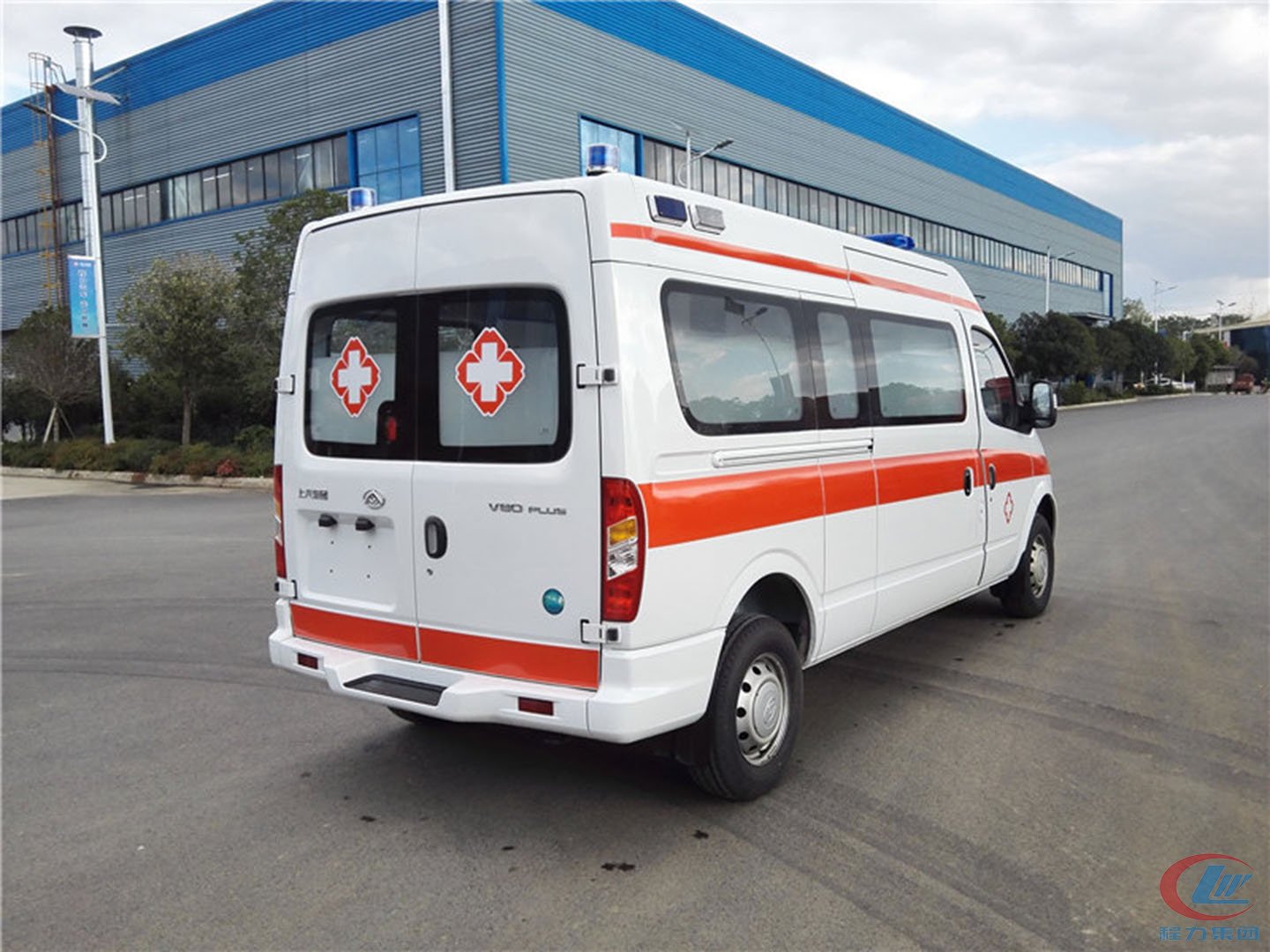 國(guó)六大通V80長(zhǎng)軸中頂轉(zhuǎn)運(yùn)型救護(hù)車