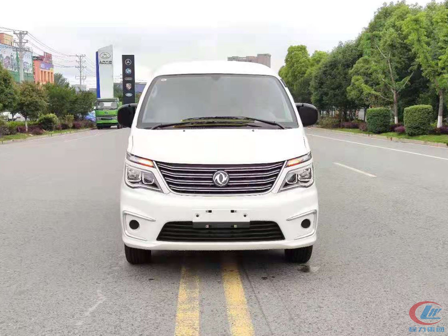 國(guó)六東風(fēng)風(fēng)行菱智V3冷藏車(chē)