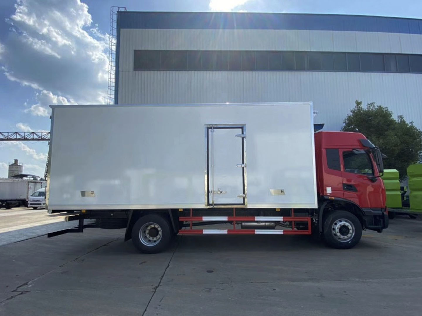 國(guó)六東風(fēng)天錦7.8米冷藏車