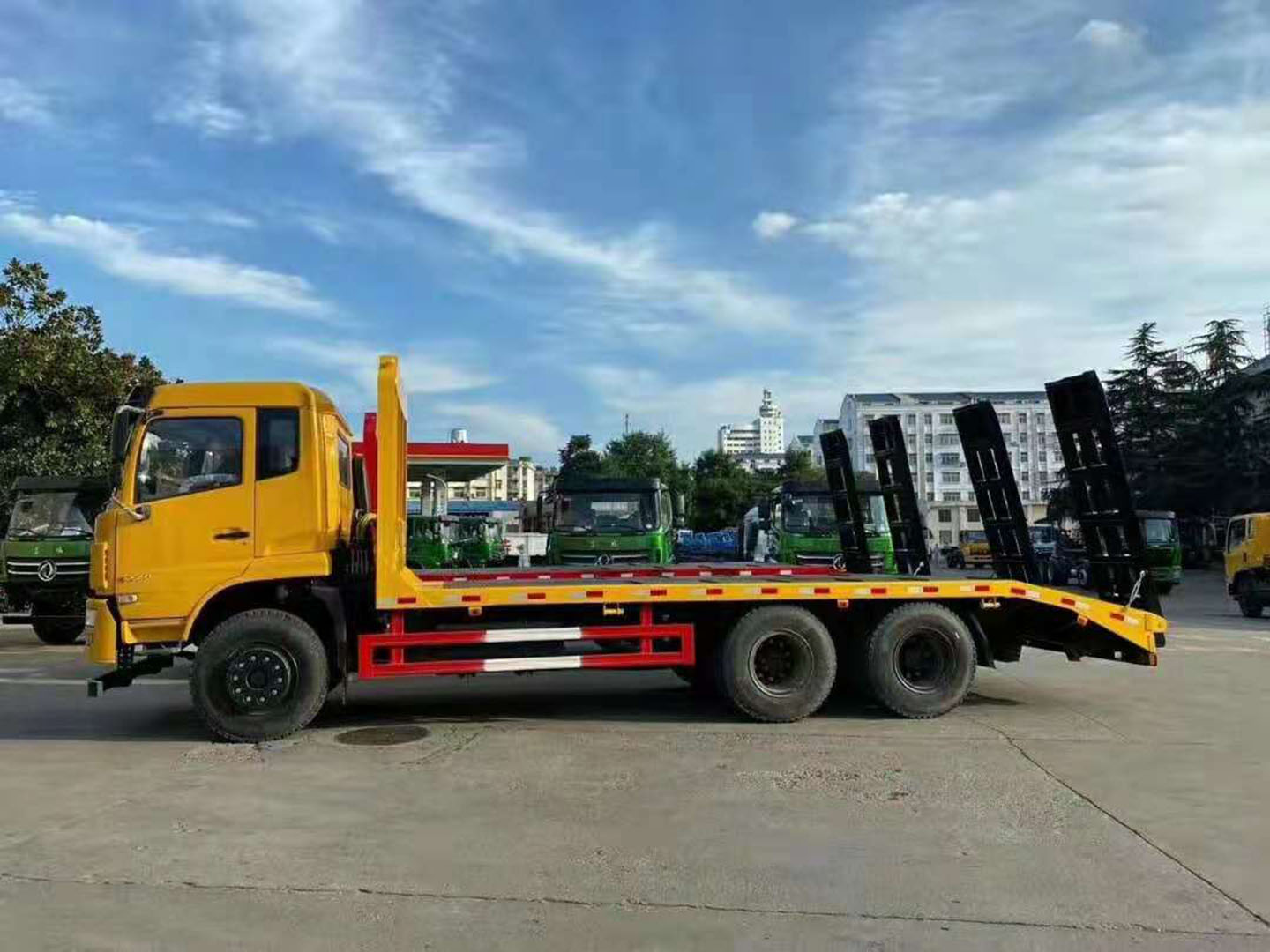 國(guó)六東風(fēng)D17-H后八輪平板車圖片