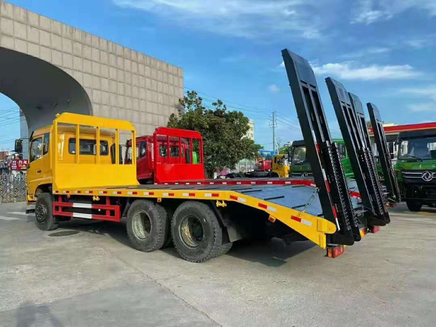 國(guó)六東風(fēng)D17-H后八輪平板車圖片