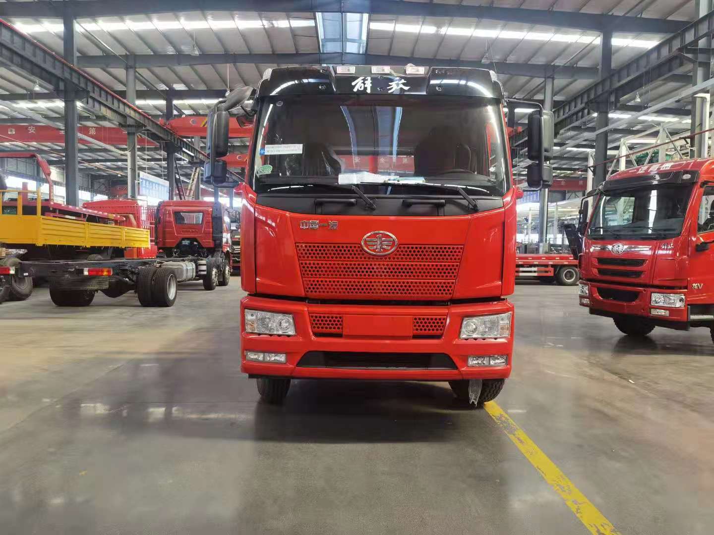 國(guó)六解放J6單橋平板運(yùn)輸車