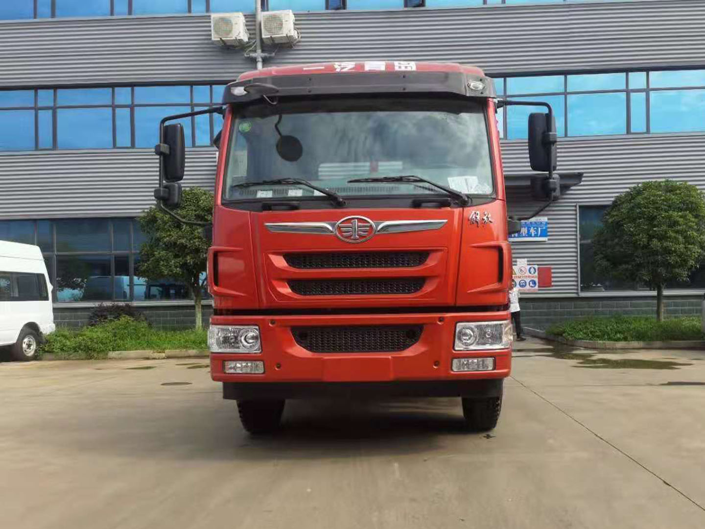 國六解放龍V單橋平板運(yùn)輸車