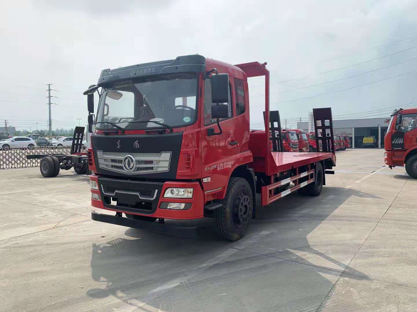 國(guó)六東風(fēng)D17-H平板運(yùn)輸車