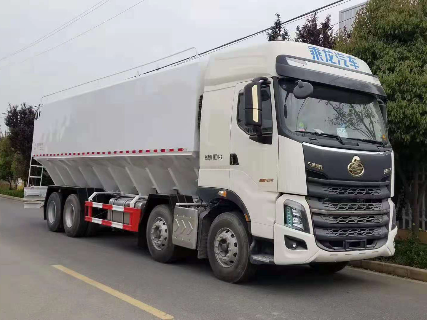 國六東風(fēng)柳汽乘龍前四后八40方散裝飼料車