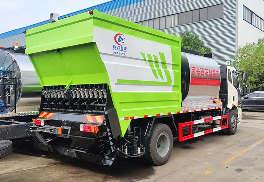 解放單橋同步碎石封層車(chē)