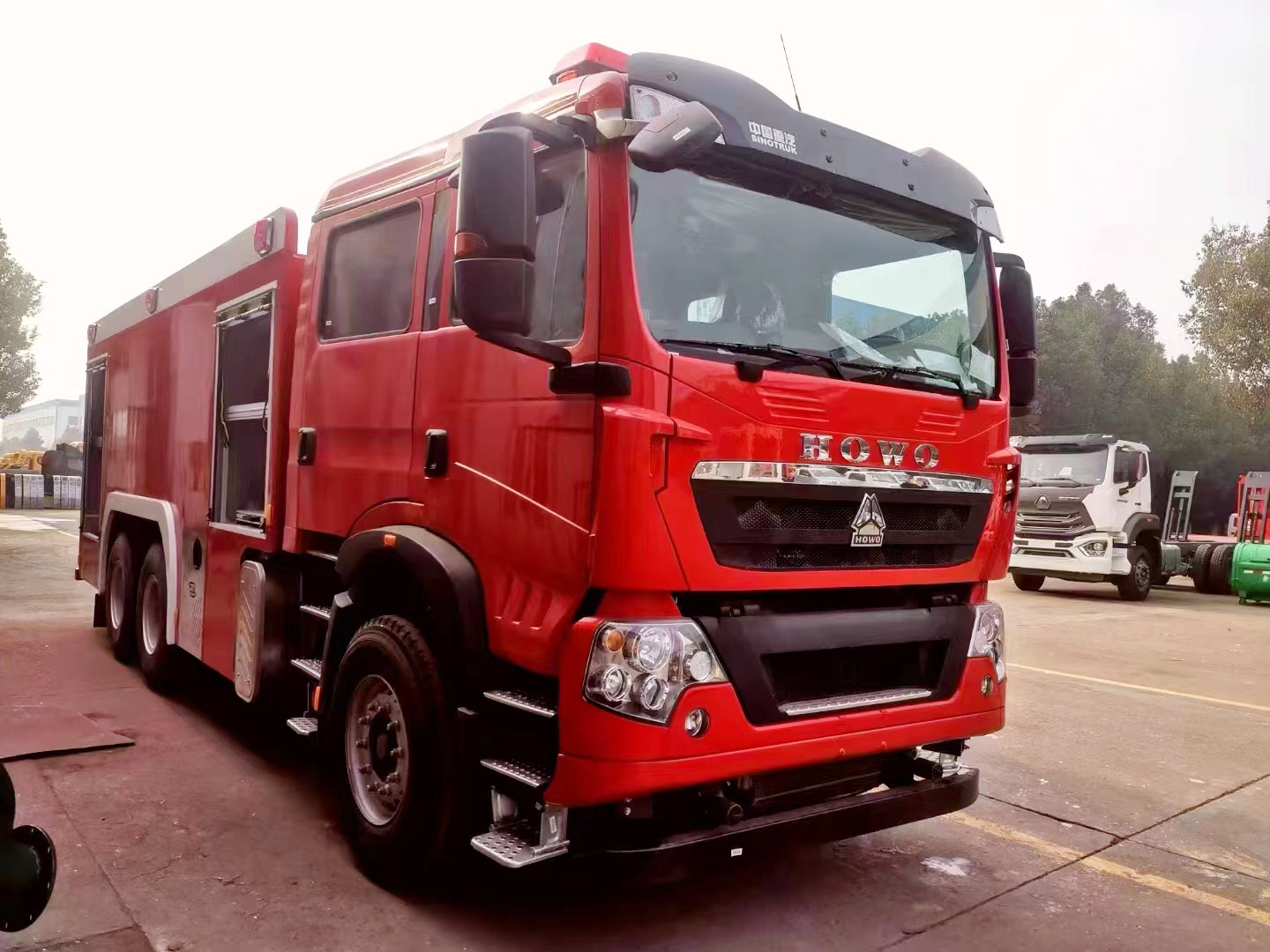 國(guó)六重汽豪沃12噸水罐消防車