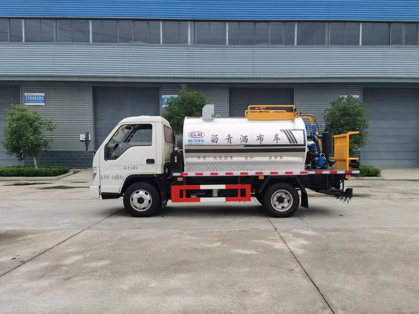 國(guó)六福田小卡3瀝青灑布車