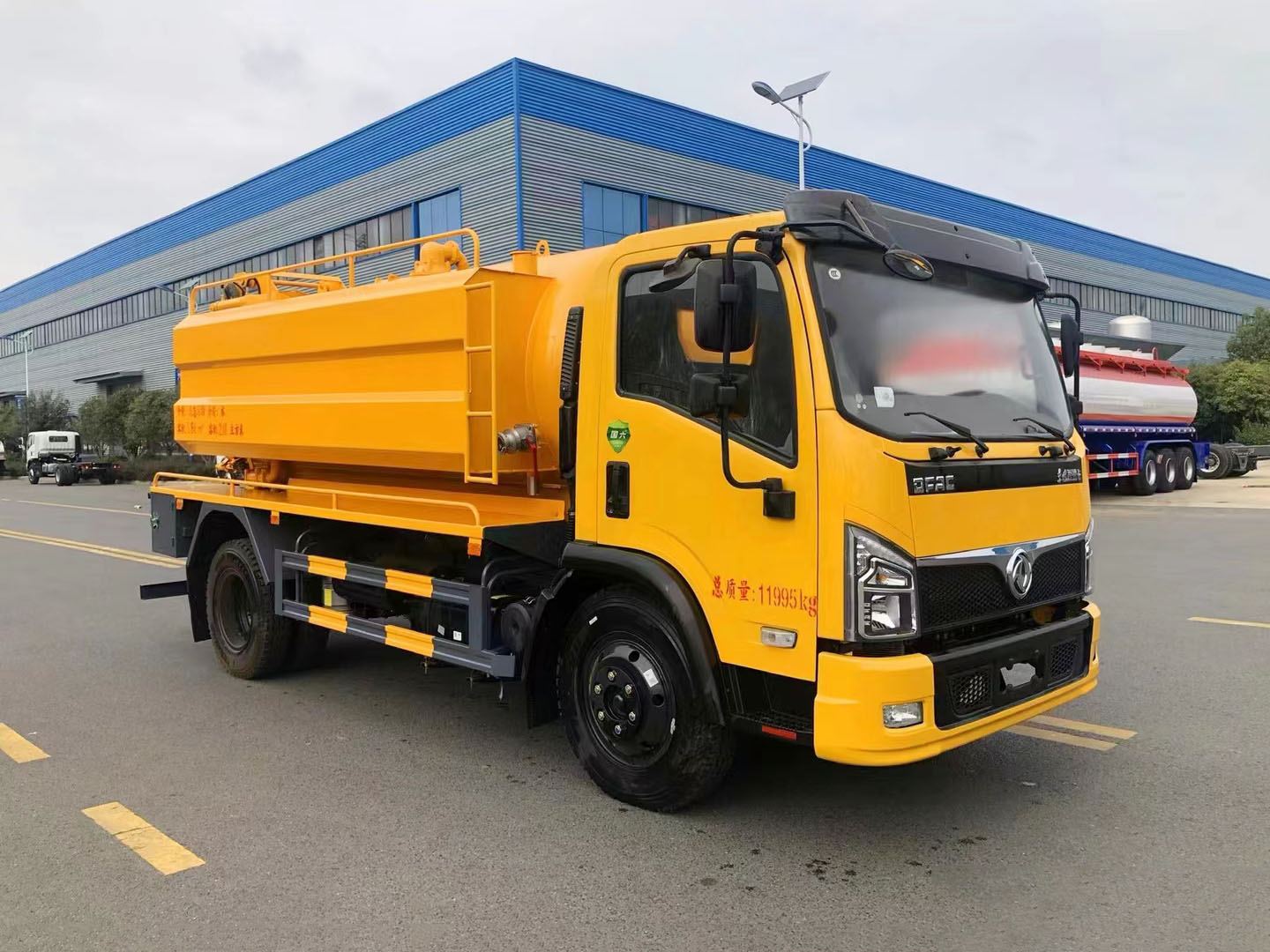 國(guó)六東風(fēng)福瑞卡10立方清洗吸污車圖片