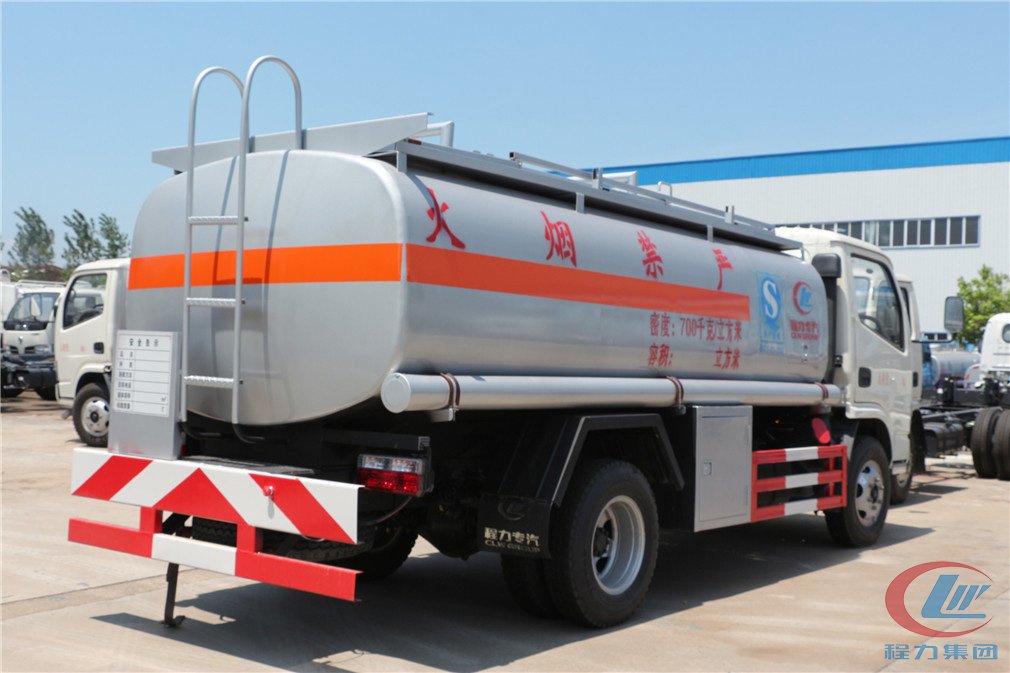 程力東風小多利卡(5方)加油車側面車