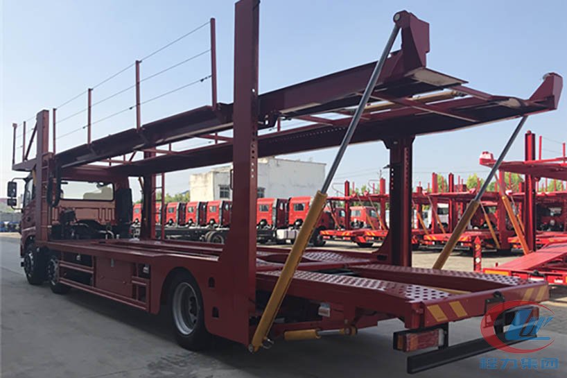 天錦小三軸轎運(yùn)車側(cè)面圖