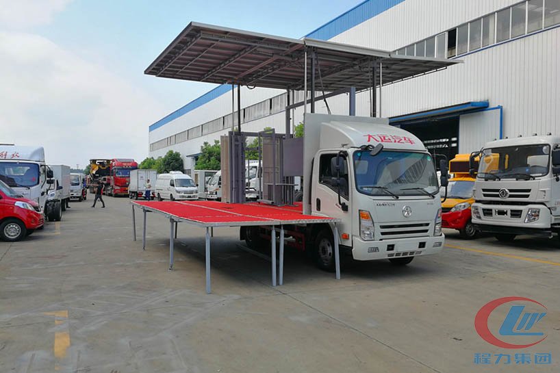 程力集團(tuán)大運(yùn)藍(lán)牌舞臺車側(cè)面圖