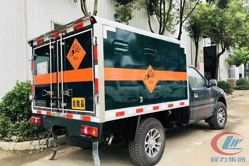 炸藥運輸車側(cè)面圖