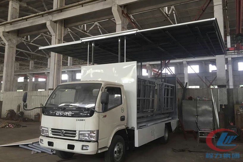 程力集團(tuán)東風(fēng)4.2米廂長舞臺車側(cè)面圖