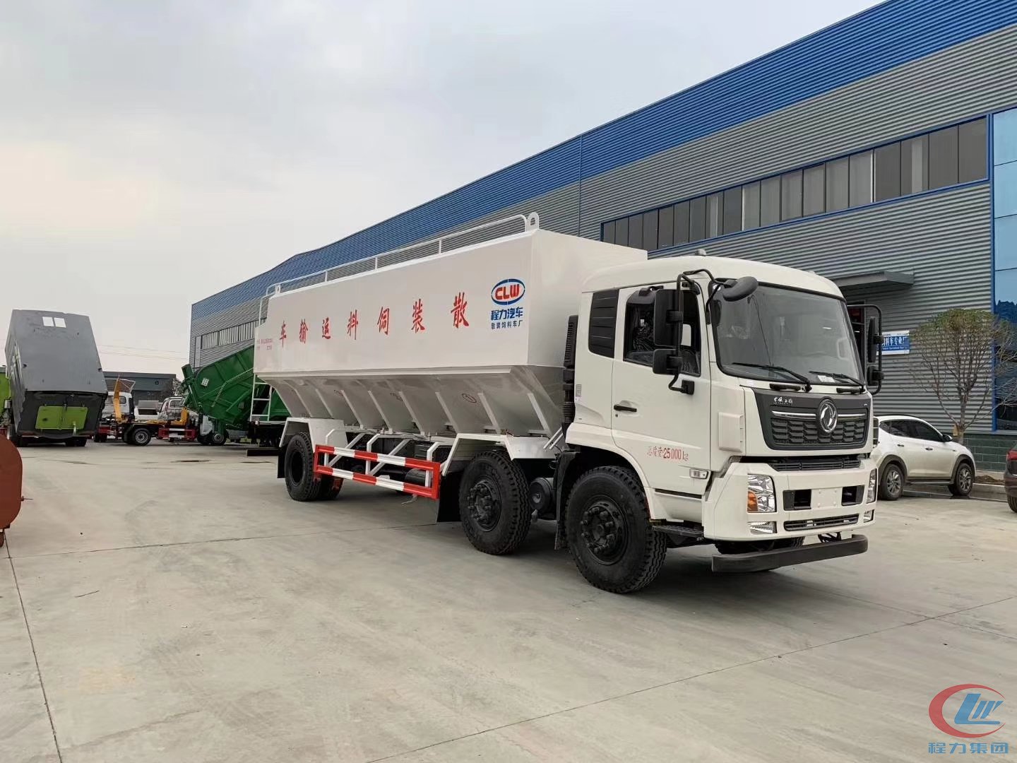 程力東風(fēng)天錦小三軸散裝飼料運(yùn)輸車高清圖