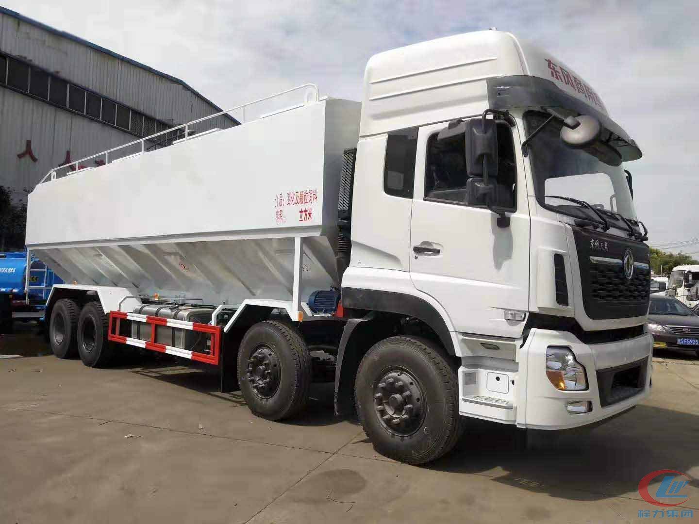 程力集團東風(fēng)天龍飼料車高清圖