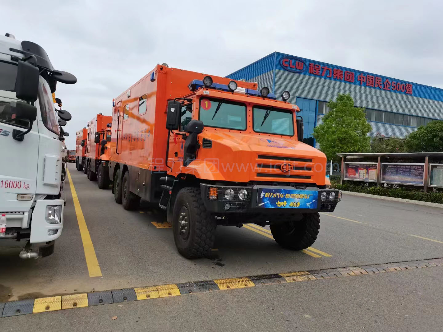 程力汽車(chē)集團(tuán)航天醫(yī)保車(chē)高清照片