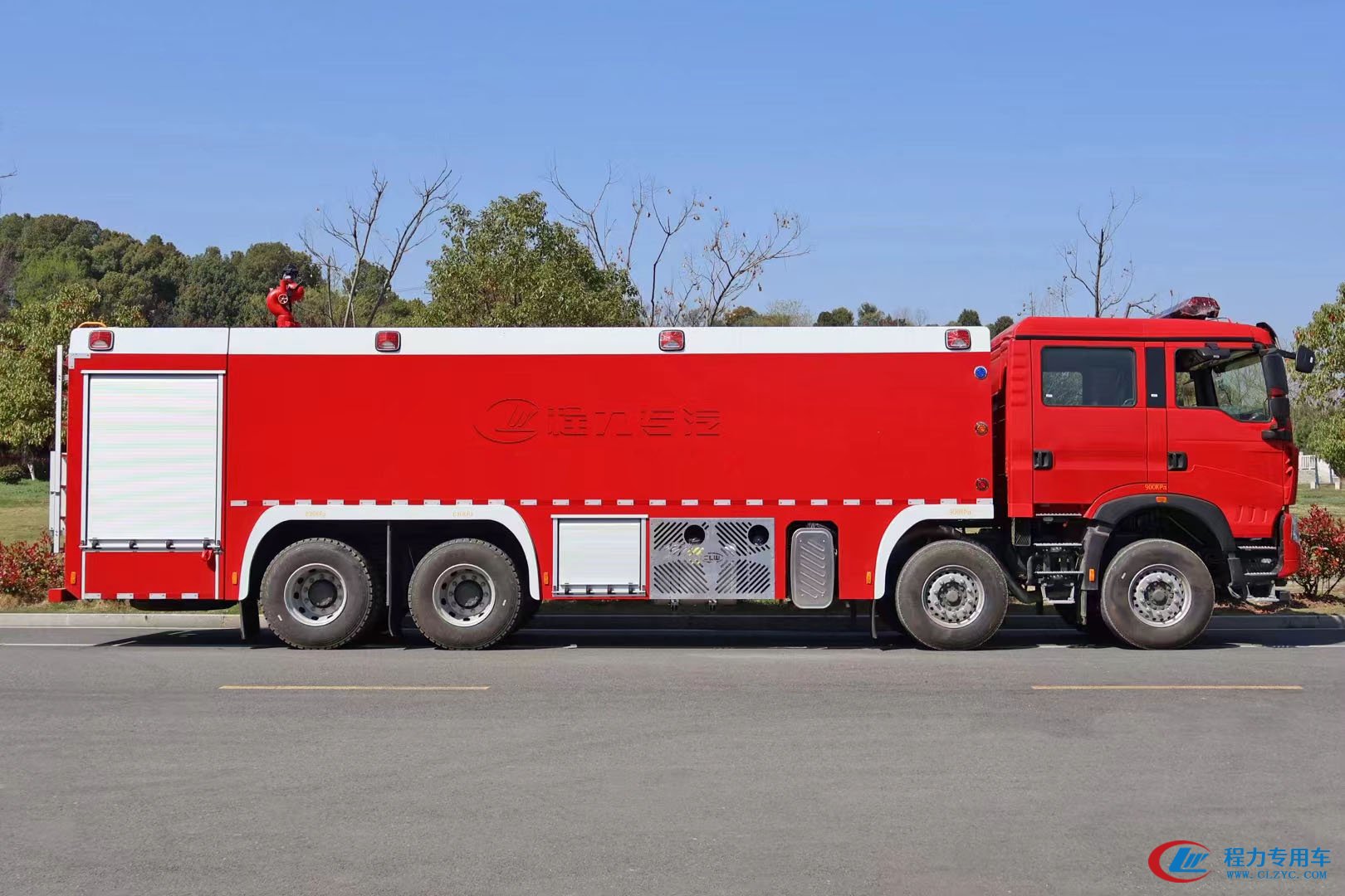 程力集團(tuán)應(yīng)急重汽豪沃25噸水罐消防車(chē)